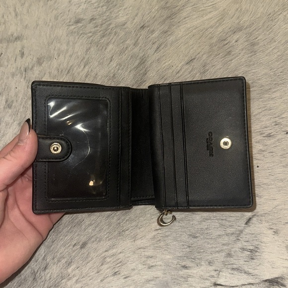 Adorable little hot pink coach wallet - Picture 2 of 4